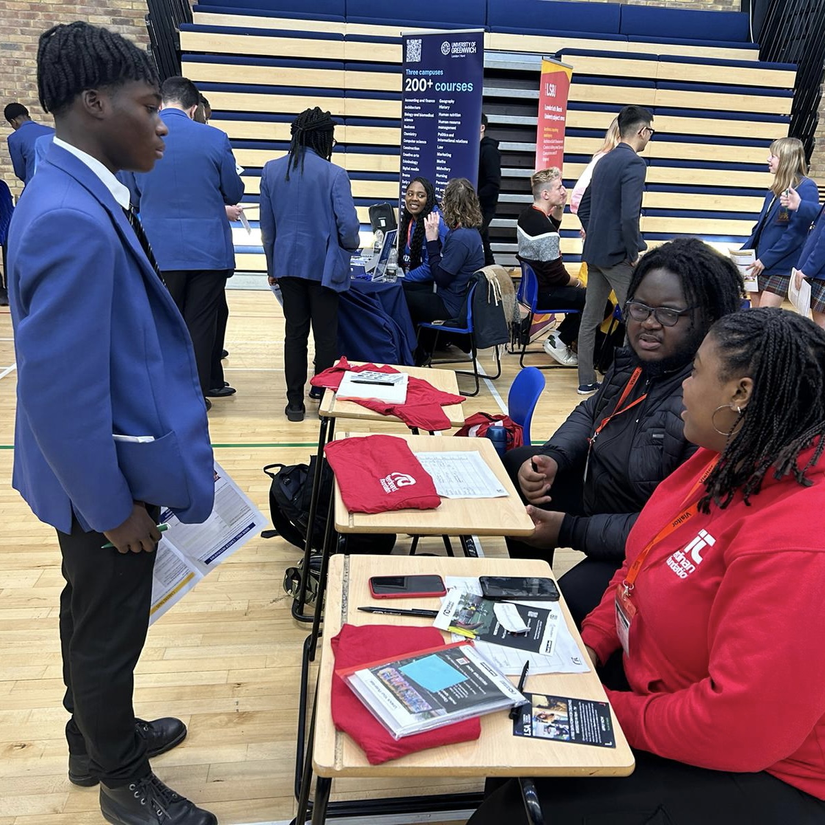 riofoundation's tweet image. On location 📸

Earlier this month we spent a day at @baconscollege's careers fair, providing young people with information on finding that pathway into their chosen careers.

A successful day with lots of interest and outreach done 👊

#CreatingOpportunities #Notboxed