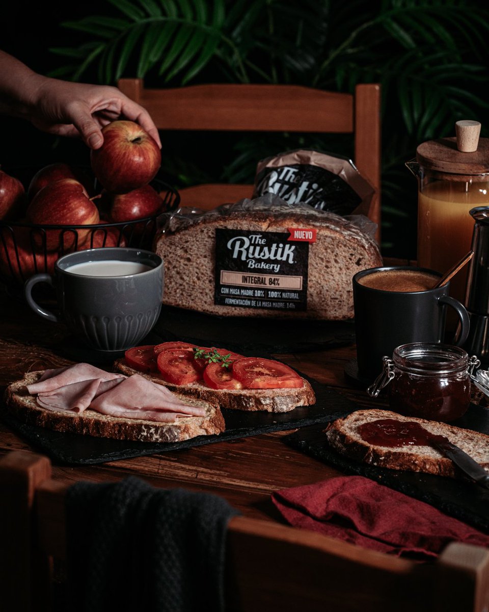 TheRustikBakery's tweet photo. ¿Te sumas al #MeTime? Disfruta tranquilamente de este desayuno completo con fruta, zumo, café, mermelada, tostadas de tomate y jamón.
#eltiemponuestromejoringrediente #therustikbakery #pan #natural #lento #autocuidado https://t.co/JOb3Ip4PZi