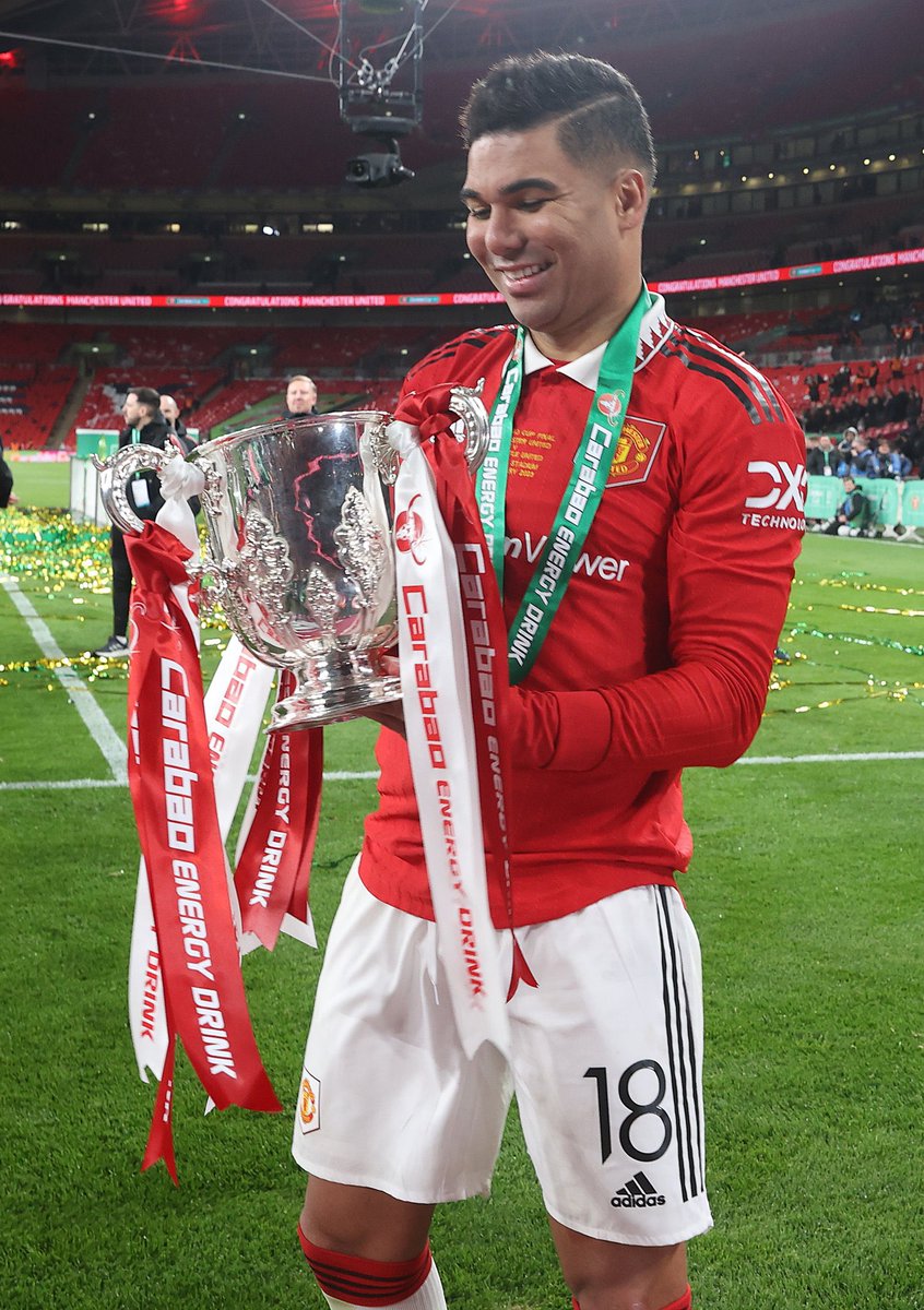 UtdPlug's tweet image. 🚨🇧🇷 Casemiro: &quot;I celebrate like this because I&apos;m enjoying it here [at United]. I left a great club, came to England and people wondered why. Moments like these are the answer. We all know this is only the beginning, but it doesn&apos;t mean we can&apos;t be happy.&quot; #MUFC