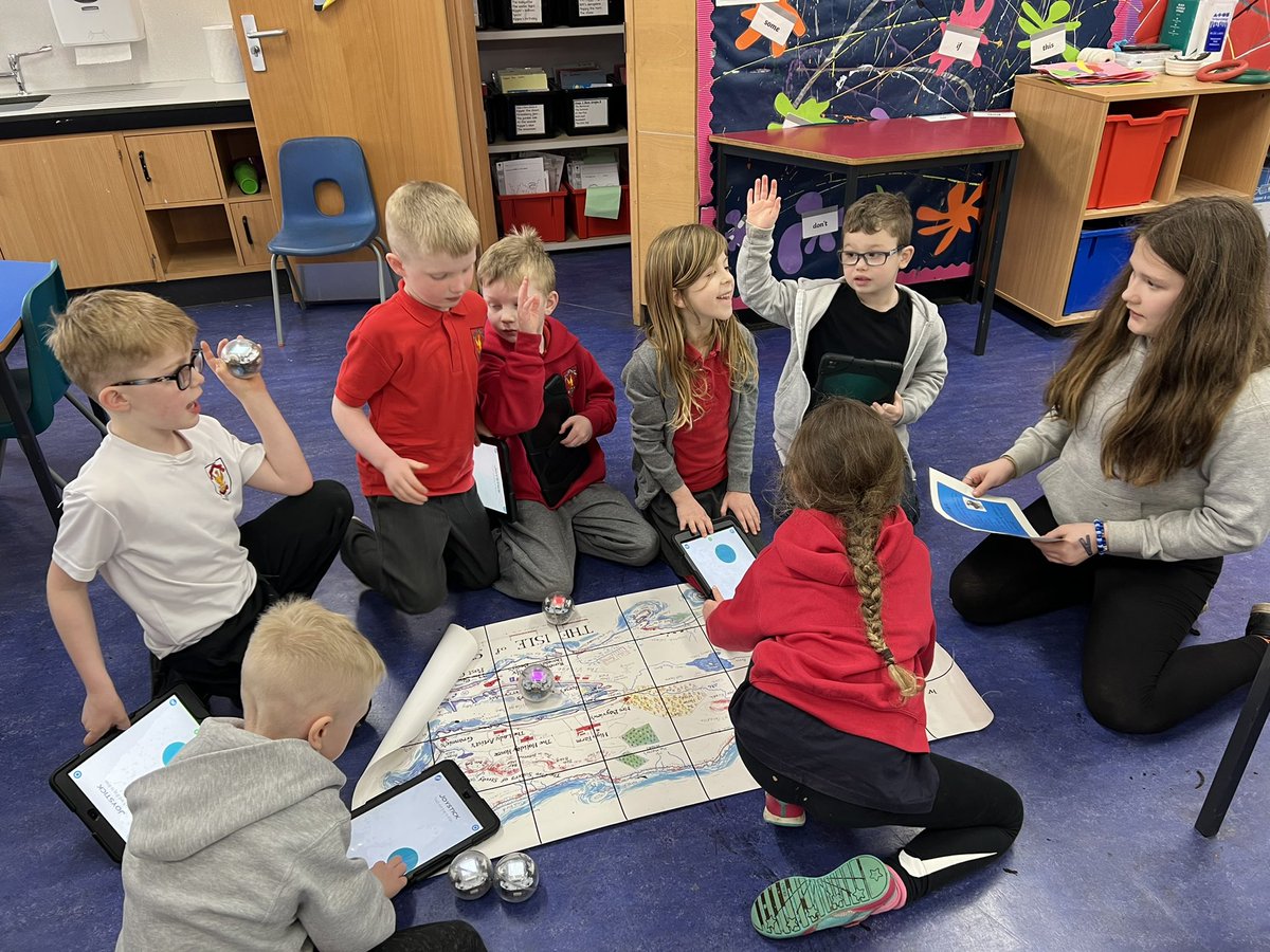 MidCalder_PS's tweet image. One of our P7 leaders supported P2 and P3/2 to use Spheros to navigate around the Isle of Struay. We used directional language, as well as developing our speaking and listening skills. 
#MCPSP2 #MCPSP3_2 @SpheroEdu @wldigilearn #PupilsAsTeachers #MCPSP7