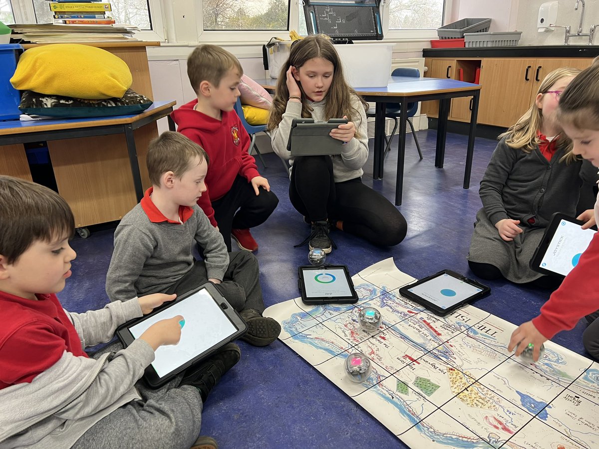 MidCalder_PS's tweet image. One of our P7 leaders supported P2 and P3/2 to use Spheros to navigate around the Isle of Struay. We used directional language, as well as developing our speaking and listening skills. 
#MCPSP2 #MCPSP3_2 @SpheroEdu @wldigilearn #PupilsAsTeachers #MCPSP7