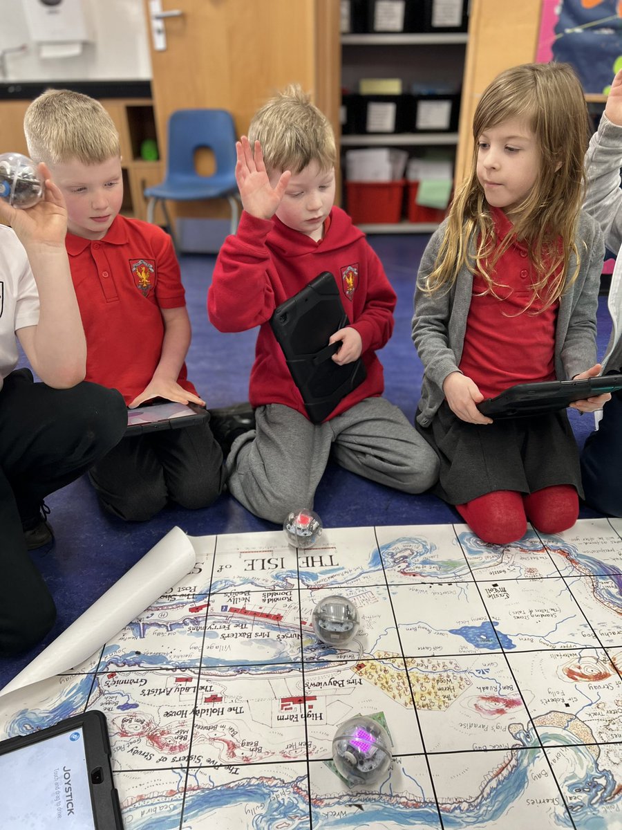MidCalder_PS's tweet image. One of our P7 leaders supported P2 and P3/2 to use Spheros to navigate around the Isle of Struay. We used directional language, as well as developing our speaking and listening skills. 
#MCPSP2 #MCPSP3_2 @SpheroEdu @wldigilearn #PupilsAsTeachers #MCPSP7