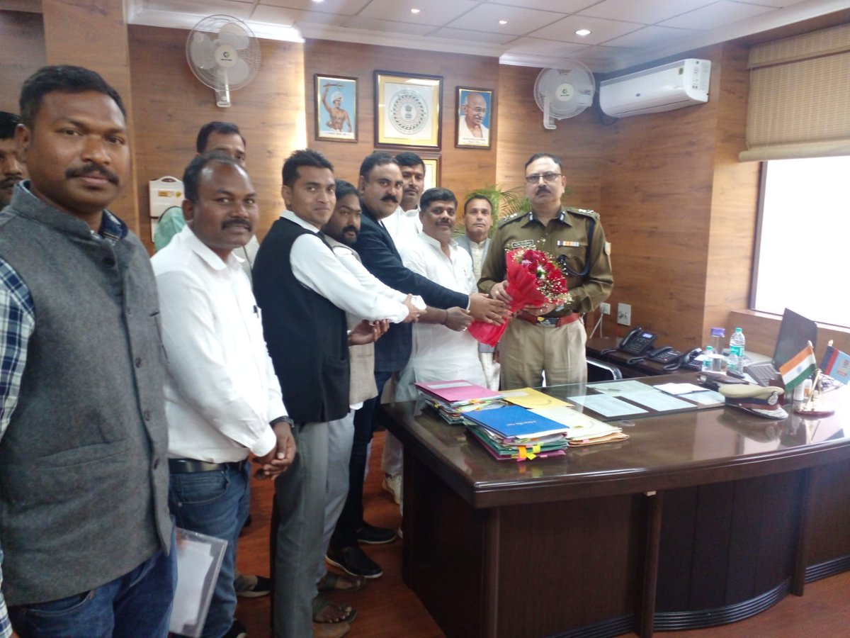 झारखंड पुलिस के नवनियुक्त पुलिस महानिदेशक श्री अजय कुमार सिंह से मुलाकात कर झारखंड पुलिस मेंस एसोसिएशन ने दीया बधाई उज्जवल भविष्य की कामना की