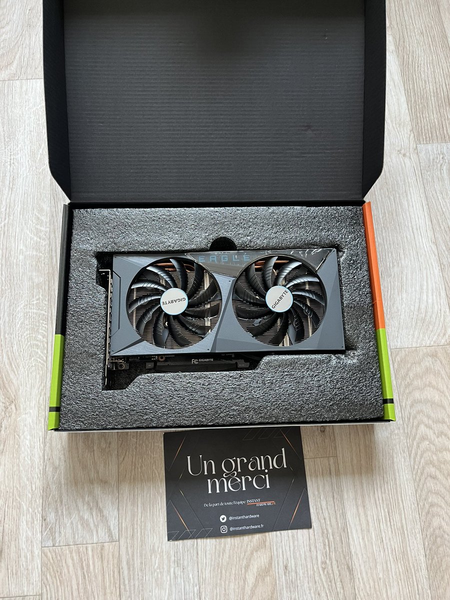 mahtttv's tweet image. Encore un énorme merci à @SoloTechFr et @Instanthardware pour cette magnifique carte graphique 🔥