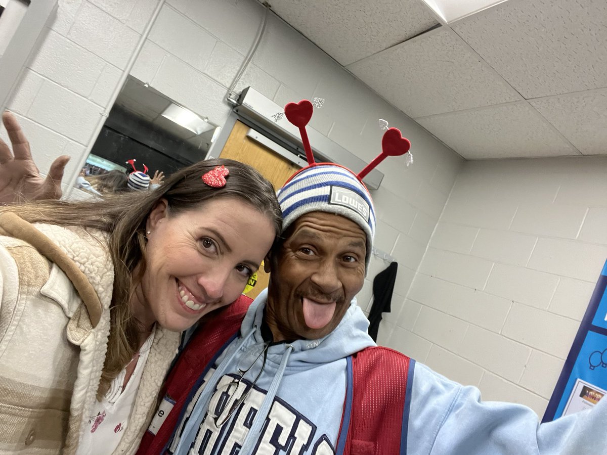 Cupcake Bash as a token of appreciation for all associates from Tim our SM. Also cashiers Tamiko and Susan worked hard baking to make all Front End associates feel special on Valentine’s Day @ Lowes #517 @nmcmillan1369 <a href="/xen_arely/">xenia</a> <a href="/Baker_SherikaT/">Sherika</a>