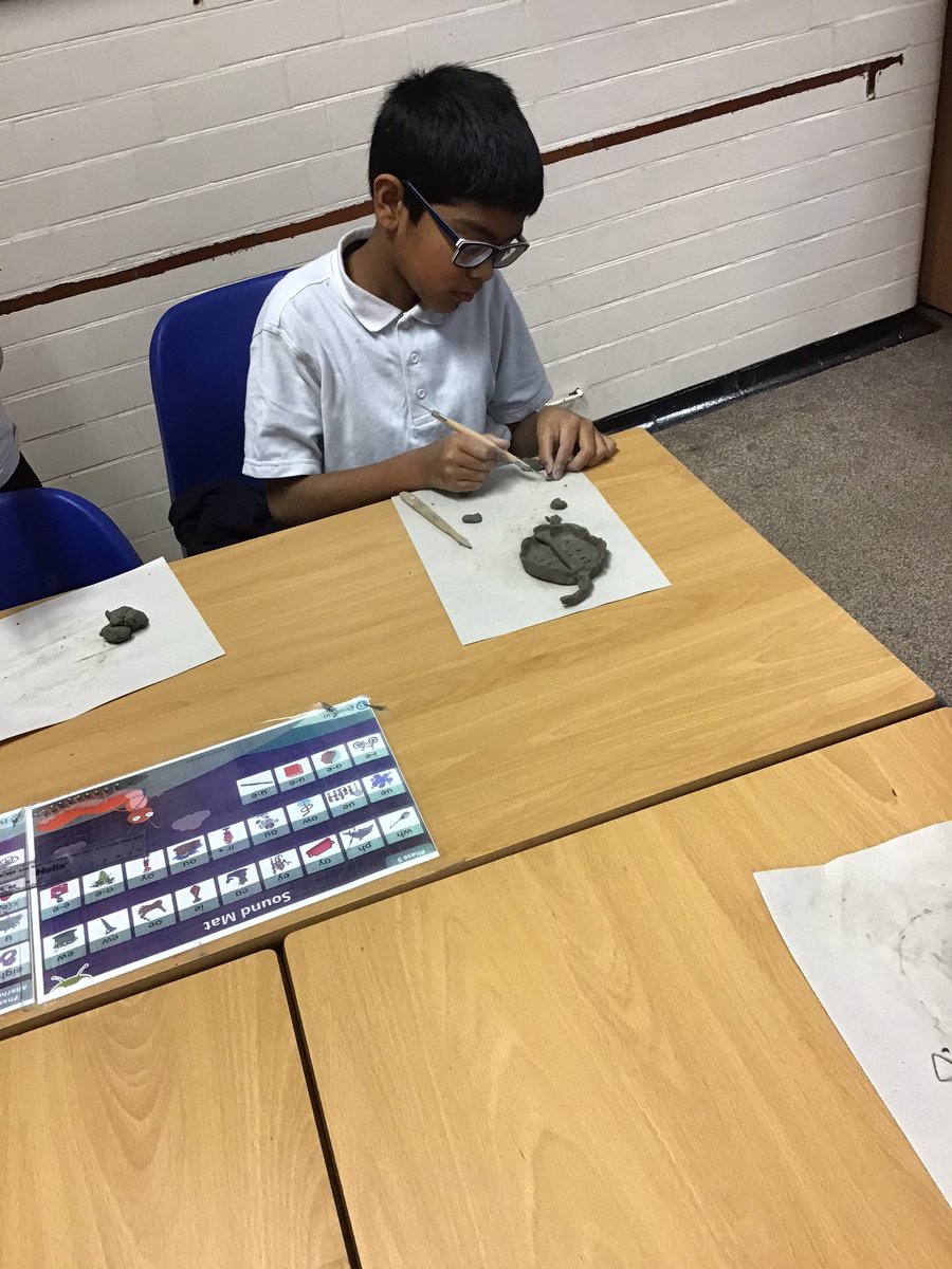 SalisburySPS's tweet photo. Creating peppers for our ‘fruit and vegetables’ topic in Art. Y4 are trying hard to manipulate the clay. 
#salisburystars #primaryrocks #year4 https://t.co/lS61mvAwLS