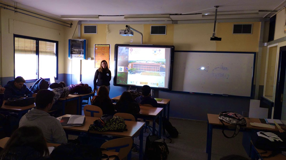 Ayer <a href="/RosanaCaceres_/">Rosana Cáceres</a> Adrián Fragoso &amp; <a href="/ambbneto/">Ana Neto</a> del #CABD han impartido charlas para celebrar el #DiaDeLaMujerYLaNinaEnLaCiencia hablando de las científicas de la biología a estudiantes de 3 de ESO del <a href="/EAlixar/">I.E.S Alixar</a>! #TodasHacemosCiencia #cabdivulgacion #11F #11F2023 #WomenInScience