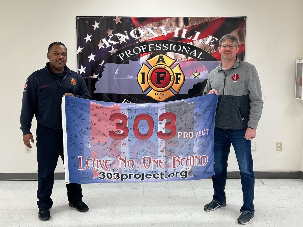 IAFFLocal65's tweet photo. Transferring the 303 Project flag to Oak Ridge Fire Fighters Association
#the303Project
@IAFFofficial
@tpffa1 https://t.co/DTEntH85LM