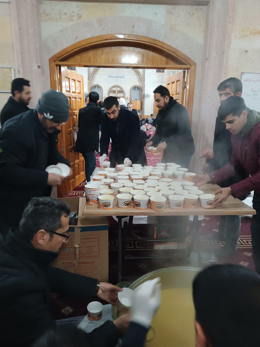 EkremArpak's tweet photo. Şanlıurfa Halkı bu felakette @bulentazizz gibi iş adamı evlatları ile zor zamanların dost insanı olduğunu ortaya koymuştur. 

Duruşun, yardımların ve yüreğinle iyi ki varsın Aziz Kardeşim https://t.co/ogi36zBWJa