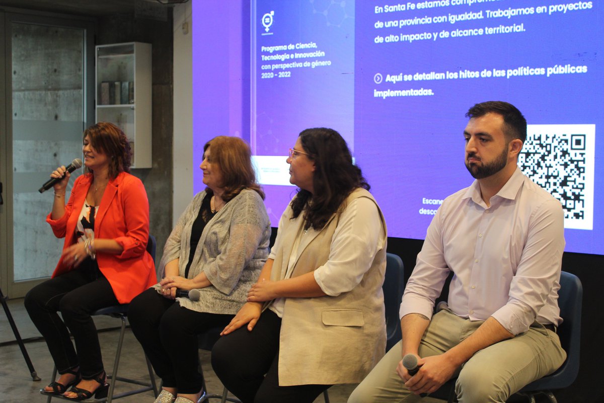 ¡Te dejamos algunas postales de ayer! 📸

👩🏻‍💼🔬👩🏻‍🔬 #SantaFe fue sede de una jornada de debate federal sobre el rol de las niñas y las mujeres en la ciencia, junto a expertas, autoridades de ciencia y tecnología y referentes de todo el país.