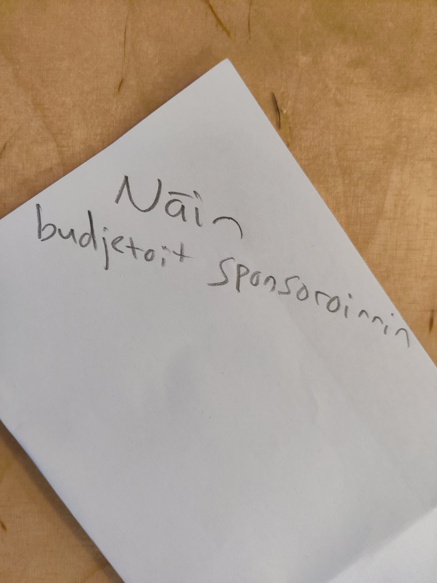 Otin sulkakynän käteen ja blogikirjoitus meni työn alle. Jos #sponsorointi kiinnostaa niin pistä viestiä tai soita huomenna klo 9 - 12, sparraillaan aiheesta. 
P. 0503415990