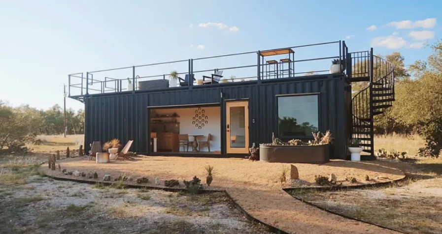 SpecSimple's tweet image. Rentable Shipping Container House Comes With Roof Deck and Garage Door via @string 
Read article: bit.ly/3YdmmAa
#SpecSimple #DailyThought