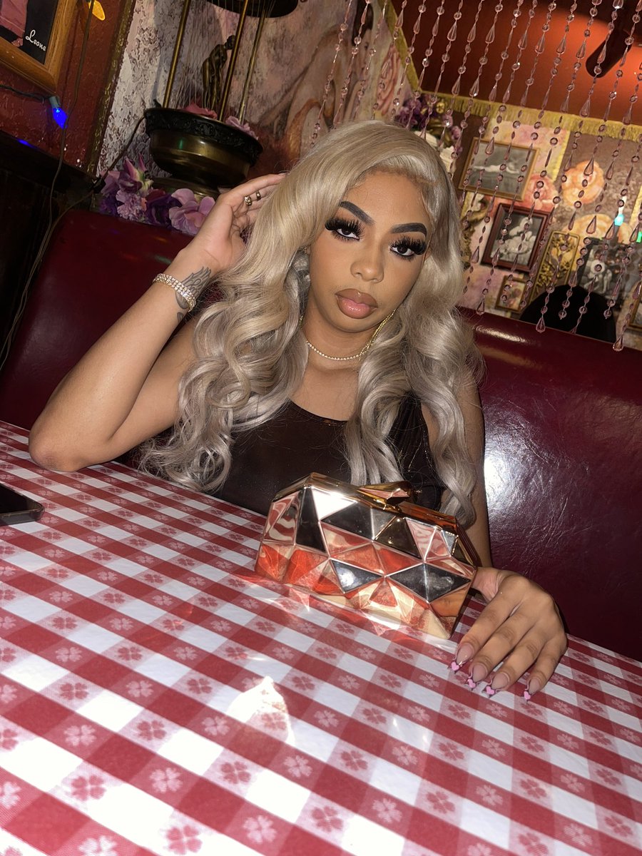 aamourrdej's tweet photo. And the category is FACE 🥰😍 #VDay23 https://t.co/auGXpHYocO