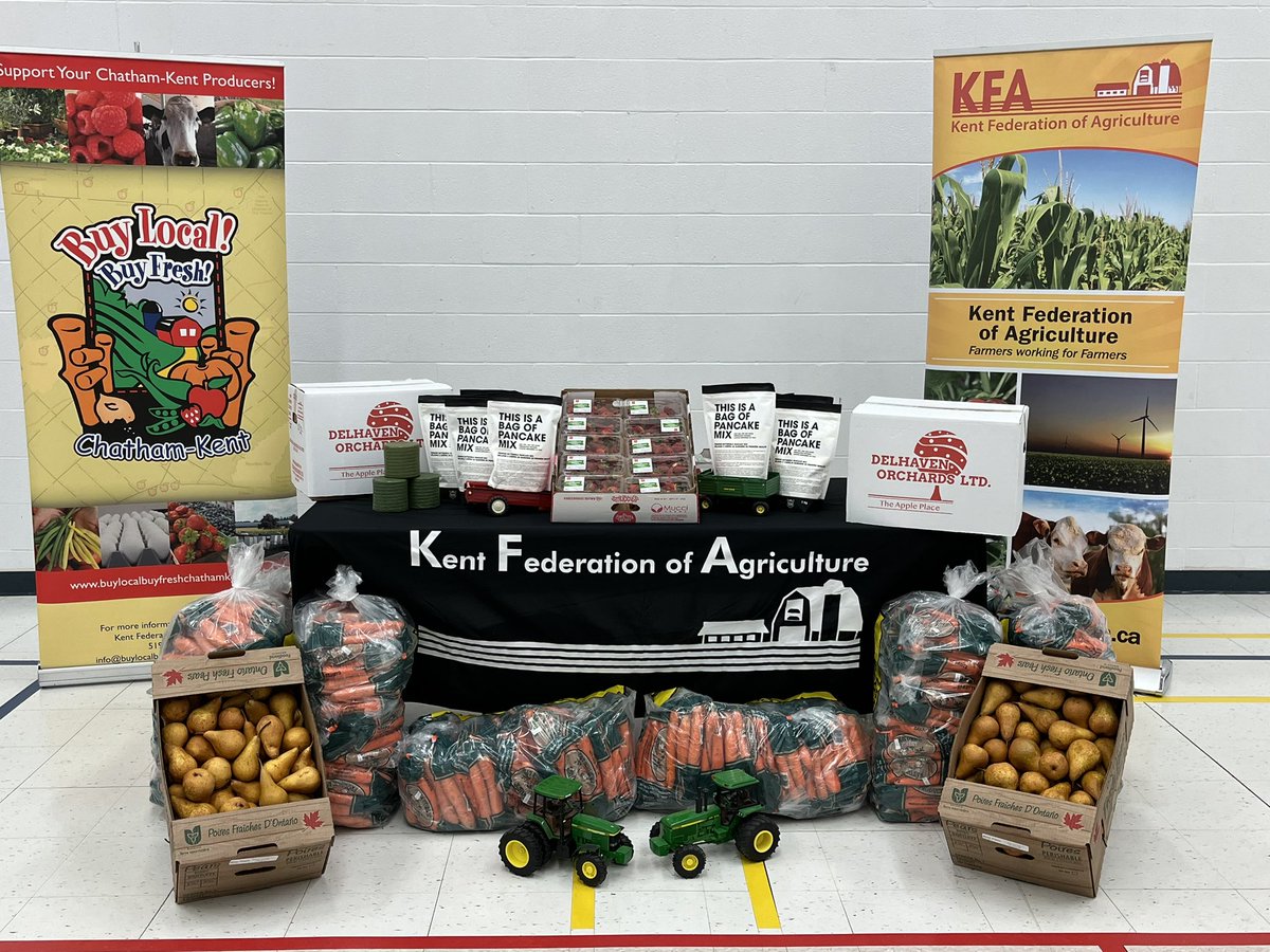 VerstraeteCarol's tweet image. Celebrating #CdnAgDay with the @KentFederation Chatham @salvationarmy Chatham Outreach for Hunger #ontariofarms
