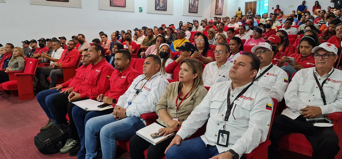 Cptt_Pequiven's tweet photo. 📌 #Ahora | Clase trabajadora de #PDVSA del Complejo Refinación Oriente participa en la jornada de compartir experiencias del Nuevo Modelo de Gestión de las Trabajadoras y Trabajadores. 

#Pequiven
#CPTT
#CeseLasSanciones 
@elguerrero9523 
@TellecheaRuiz 
@NicolasMaduro https://t.co/XIPS9jNEOT