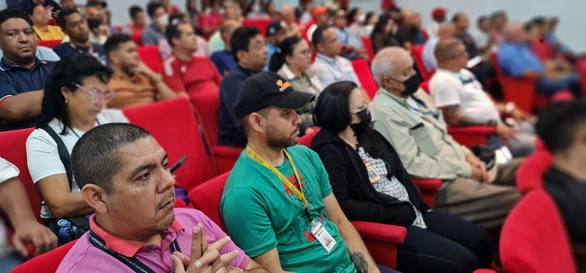 Cptt_Pequiven's tweet photo. 📌 #Ahora | Clase trabajadora de #PDVSA del Complejo Refinación Oriente participa en la jornada de compartir experiencias del Nuevo Modelo de Gestión de las Trabajadoras y Trabajadores. 

#Pequiven
#CPTT
#CeseLasSanciones 
@elguerrero9523 
@TellecheaRuiz 
@NicolasMaduro https://t.co/XIPS9jNEOT