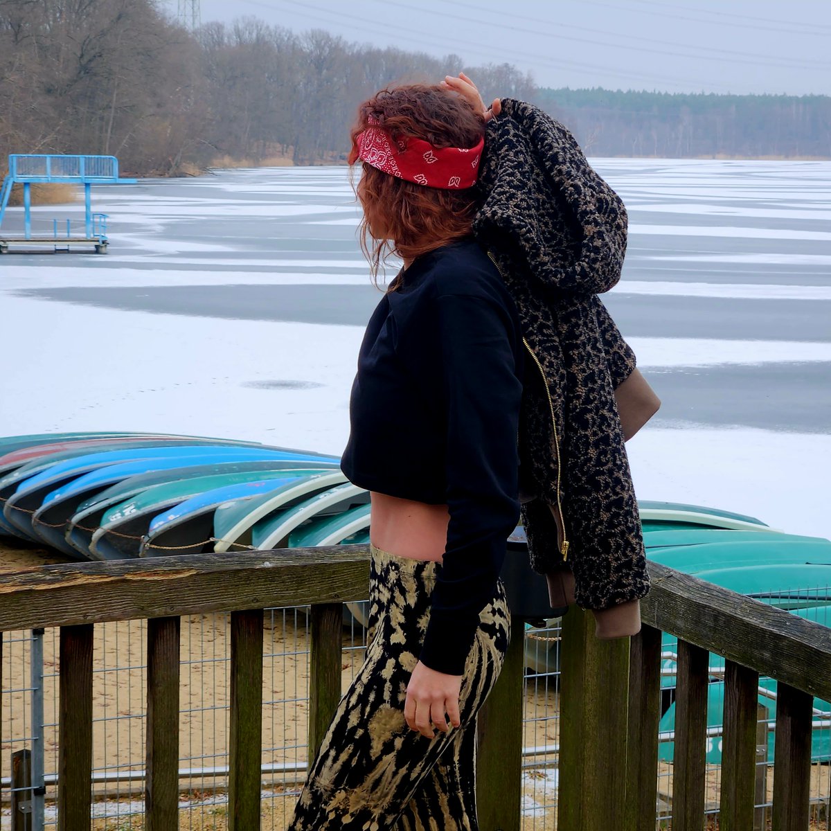 freakbutik_de's tweet image. lakesideyogy - Ladies short oversized cheeky women's jacket is a real fashion highlight - short in length and with a large hood in an oversized cut. 
#shortjacket #oversizedjacket #Animalprint #leo #black #leggings #batik #yoga #Leopard #jacke #freakoutfriedrichshain #freakout