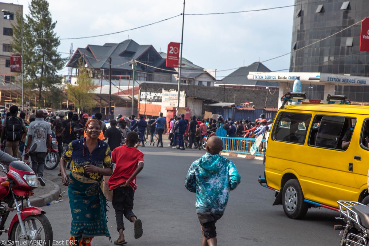 Journaliste24's tweet photo. #RDC🇨🇩 Une manifestation ce vendredi à #Goma pour dénoncer les massacres des populations ainsi que les violences sexuelles faites aux femmes par les rebelles #M23 dans les localités qu'ils contrôlent.
Au-moins 142 cas documenté par #CPPFE depuis le début des atrocités.
@unjhro https://t.co/zsodm1RJSW