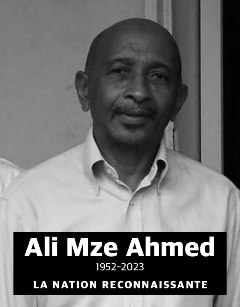 ahmedalibazi's tweet photo. La Nation a rendu cet après-midi un dernier hommage mérité à Ali Mze Ahmed, l’une des figures importantes de l’enseignement général aux Comores. 
Je présente ici mes condoléances à sa famille et à la nation comorienne qui perd l’un de ses fervents patriotes. 🇰🇲 https://t.co/bYZw10nBLQ