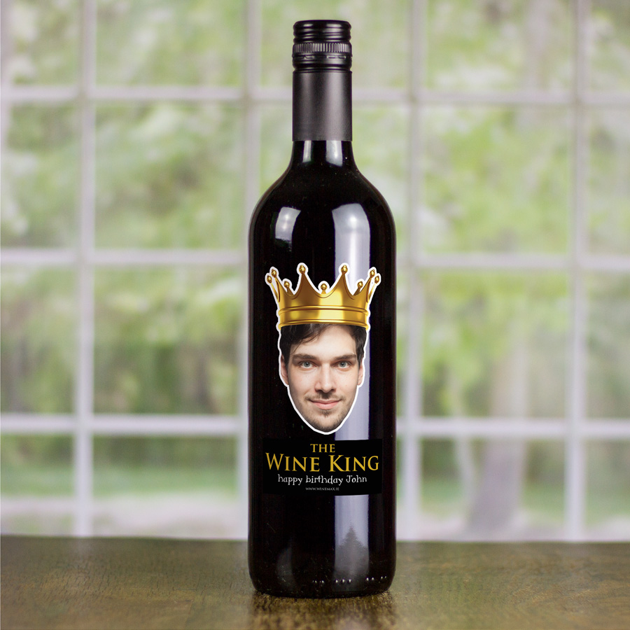 winemax's tweet photo. Do you know the WINE KING? Get them a bottle of personalised wine #personalisedgift #funnygift

https://t.co/jSIxBn0uTE https://t.co/lr3YJ1pU4B
