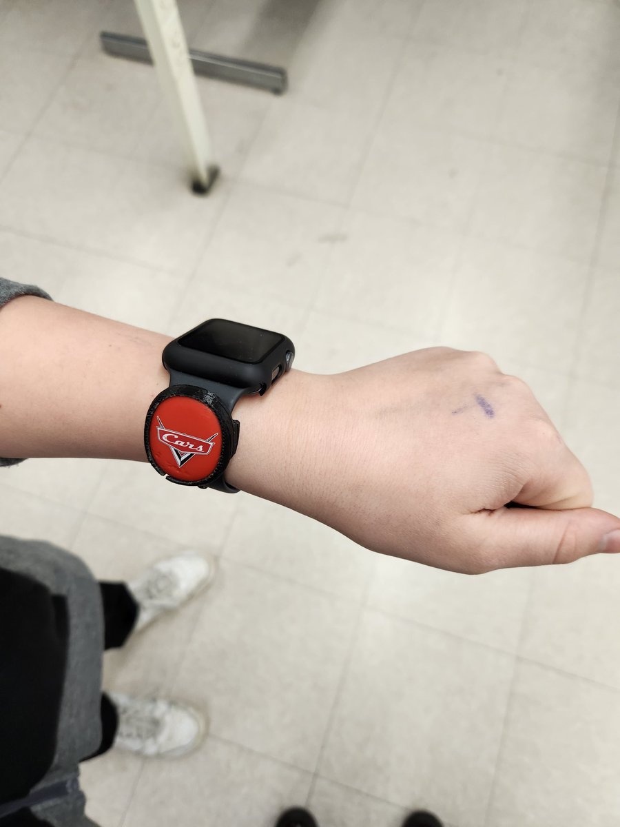 Whitin_Tech's tweet image. When a student ask says I don't want to wear 2 different bands on their vaction to disney so they make a holder for the piece in their magic band yo wear on their apple watch! #STEM @Mass_STEMHub @UxbHSPrincipal @UxbWhitin