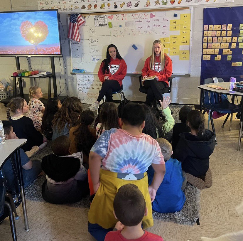 RaeThompson25's tweet photo. I loved getting to read to these North Jackson Elementary School students yesterday. It was great to see all of the smiling faces and hear what they had to say. #community @JcProudpanthers @SoftballJc @JaxcoPanthers https://t.co/TFer4LzZjp