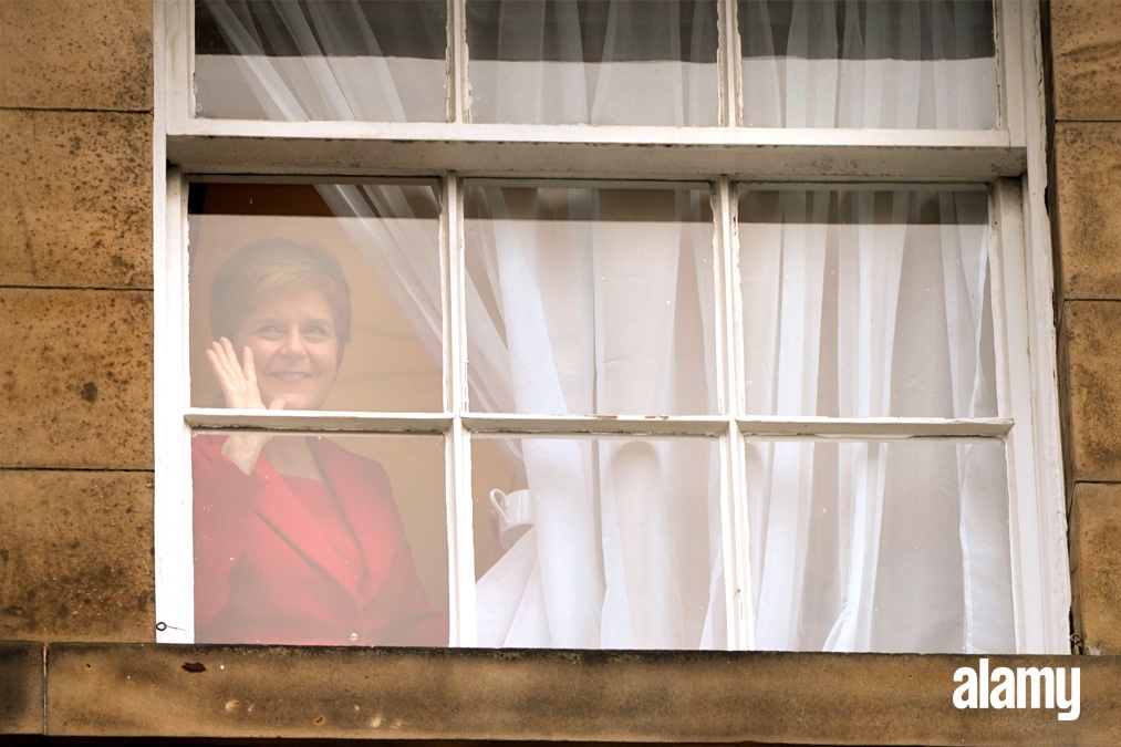First Minister Nicola Sturgeon waves to members of the public outside Bute House in Edinburgh after she announced during a press conference that she will stand down as First Minister for Scotland after eight years. 

Image ID: 2ND297Y // Andrew Milligan // PA Wire https://t.co/QkeqbSyXHs