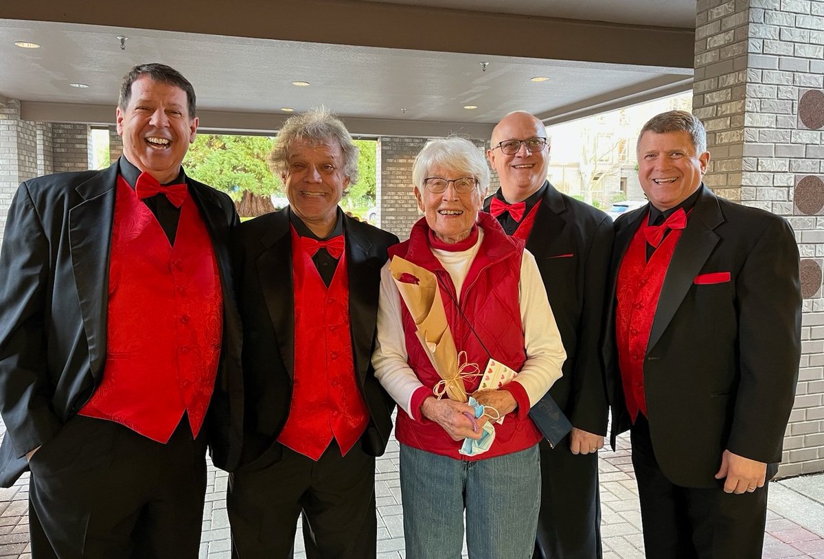 SeaChordsmen's tweet photo. Valentines Day is in the books! Many photos and videos to come on our website, but check out some of the SeaChordsmen quartets out in the field: #ValentinesDay #SingingValentine #barbershop https://t.co/fyF7efRhgA