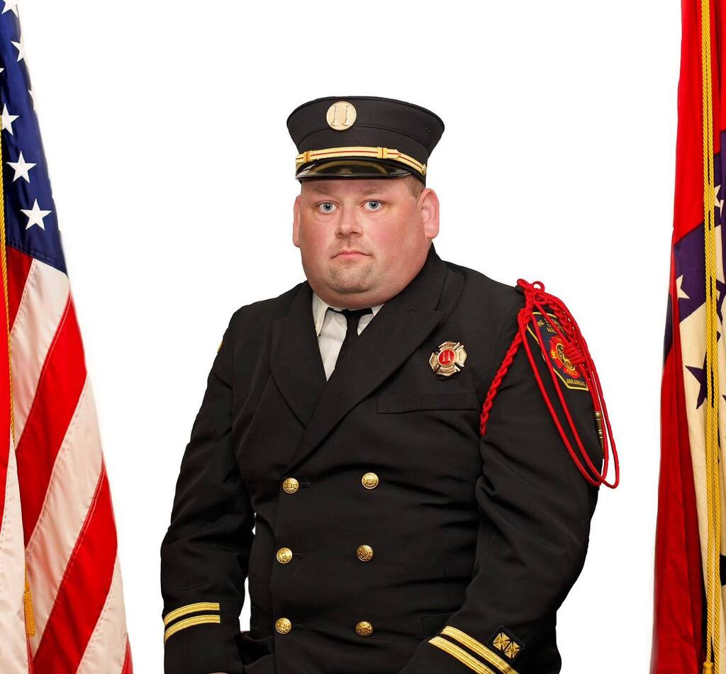 hscdem's tweet photo. Today we congratulate Battalion Chief Chris Gaines on his 17 years of service to the Malvern Fire Department and this citizens of Malvern. 

#yourmalvernfirefighters #arkansasfirefighters 
#cityofmalvern #firedepartment https://t.co/BHQwiqJJlP https://t.co/RXRze9zpEx