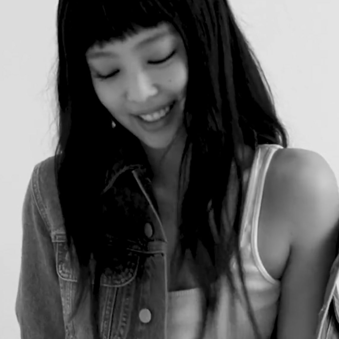 jenniexpics's tweet photo. jennie x calvin klein https://t.co/aDGUMQxlqL