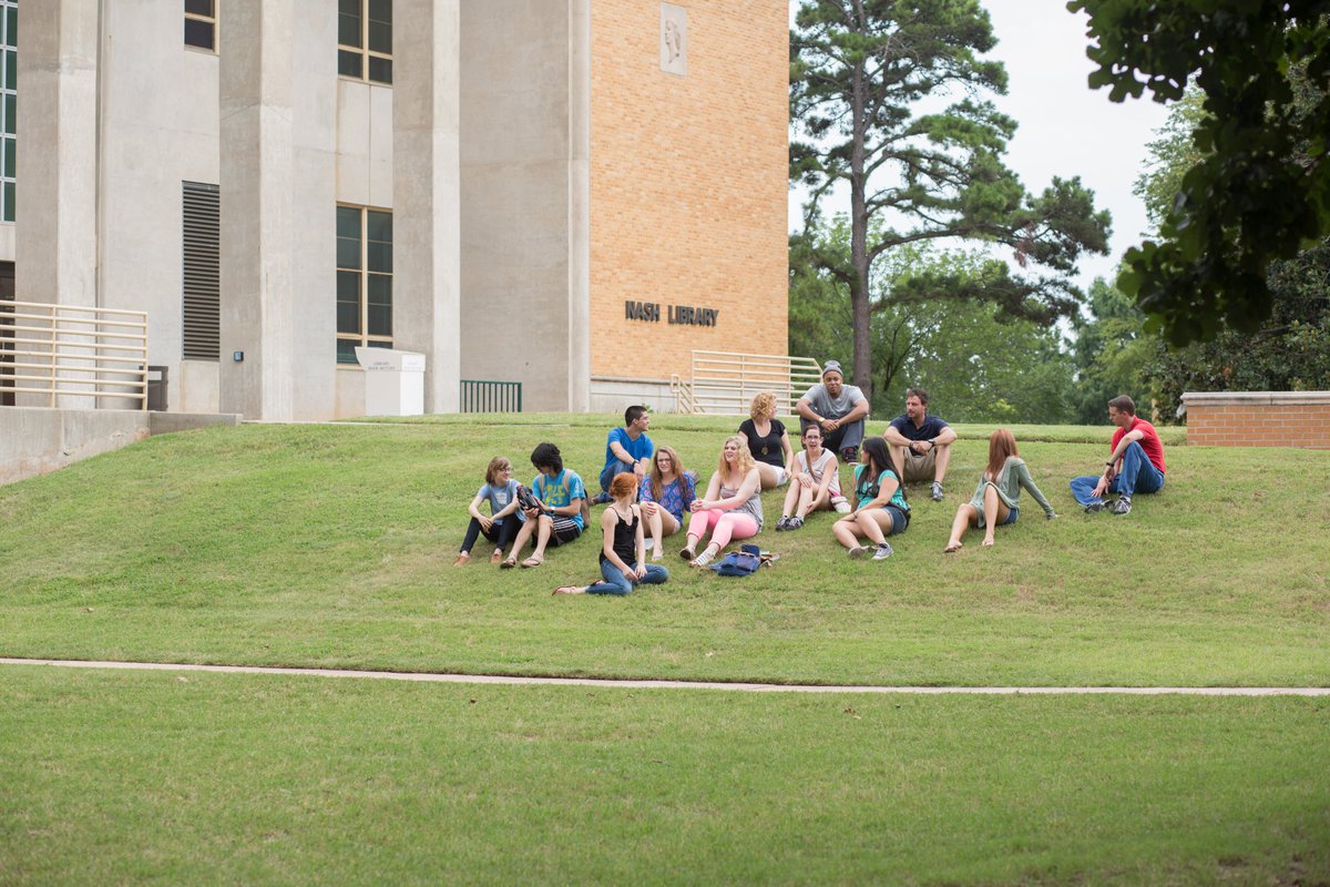 OKHigherEd's tweet photo. DYK: You can work toward your college degree while in high school? Check out concurrent enrollment programs today! #OKHigherEdWorks 
Photo credit: @usaodrovers https://t.co/bt8WojFlPQ