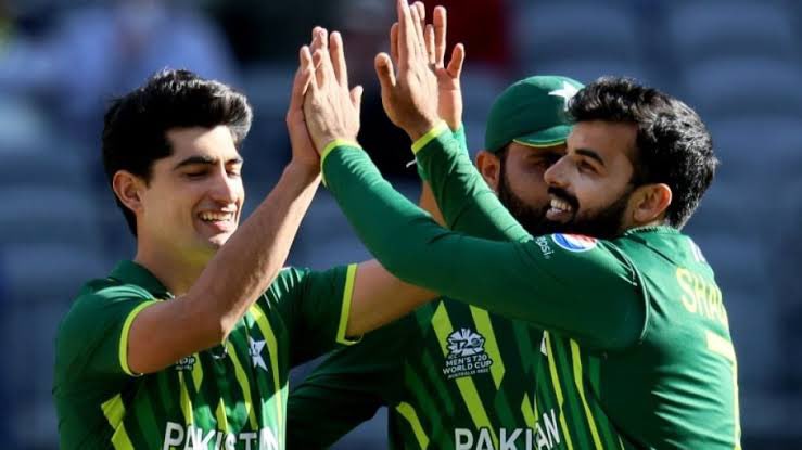 76Shadabkhan's tweet photo. A very happy birthday to Naseem superstar Khan. May you have a wonderful year. @iNaseemShah https://t.co/ZgYJMDzFw7