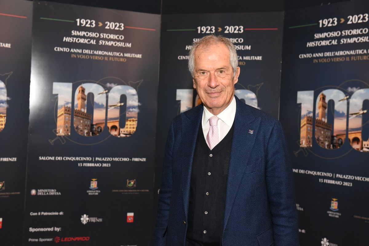 #SimposioStorico #AeronauticaMilitare100
Ospite anche il Gen. S.A. in congedo Leonardo Tricarico, ex #CapoSMA, che interviene al panel dedicato alla difesa dello spazio aereo italiano e NATO dal dopoguerra ai nostri giorni.

Diretta streaming ➡ bit.ly/3RXytit