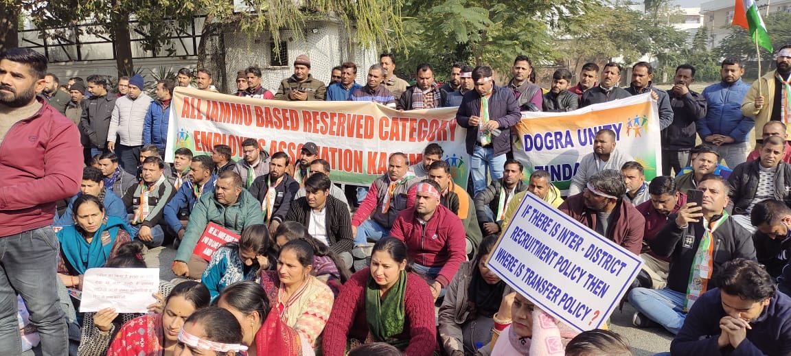 kpsunite's tweet image. Almost 300 days of protest in Jammu by #ReservedCategory &amp;amp; #PMPackageEmployees who are still awaiting for their justice. As Mahashivratri approaches, let&apos;s urge  LG to take immediate action &amp;amp; release the salaries. It&apos;s time for a joint protest by PM Package &amp;amp; Reserved Category.