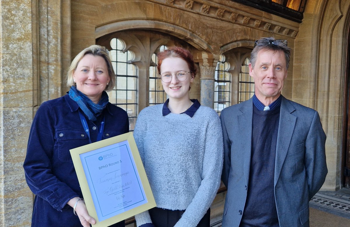 Congratulations, Yr 13 Tasmin J, who has achieved Top Gold in the British Physics Olympiad, putting her in the top 6.6% who entered this national competition🏆
<a href="/TheBPhO/">The BPhO</a> encourages the study of Physics and recognises excellence in young physicists through 12 rounds of competition