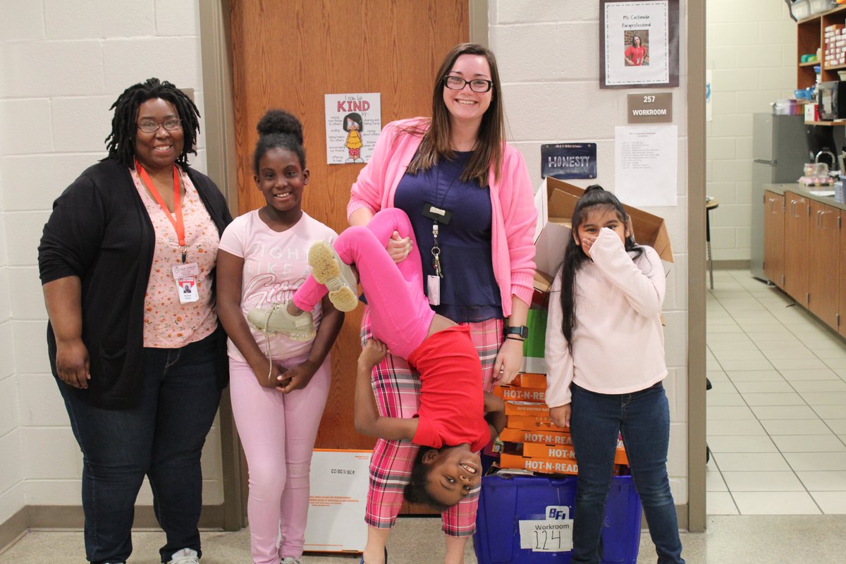 FsiaMedia's tweet photo. Valentines Week continues today with Wear Pink.  And Fair Street wore some pink today! Tomorrow is Peace, Love, and Kindness - Wear Tye-Dye.  @GCSS_FS @FSIAprincipal https://t.co/9O8Hrmilmg