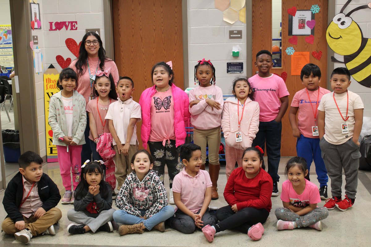 FsiaMedia's tweet photo. Valentines Week continues today with Wear Pink.  And Fair Street wore some pink today! Tomorrow is Peace, Love, and Kindness - Wear Tye-Dye.  @GCSS_FS @FSIAprincipal https://t.co/9O8Hrmilmg