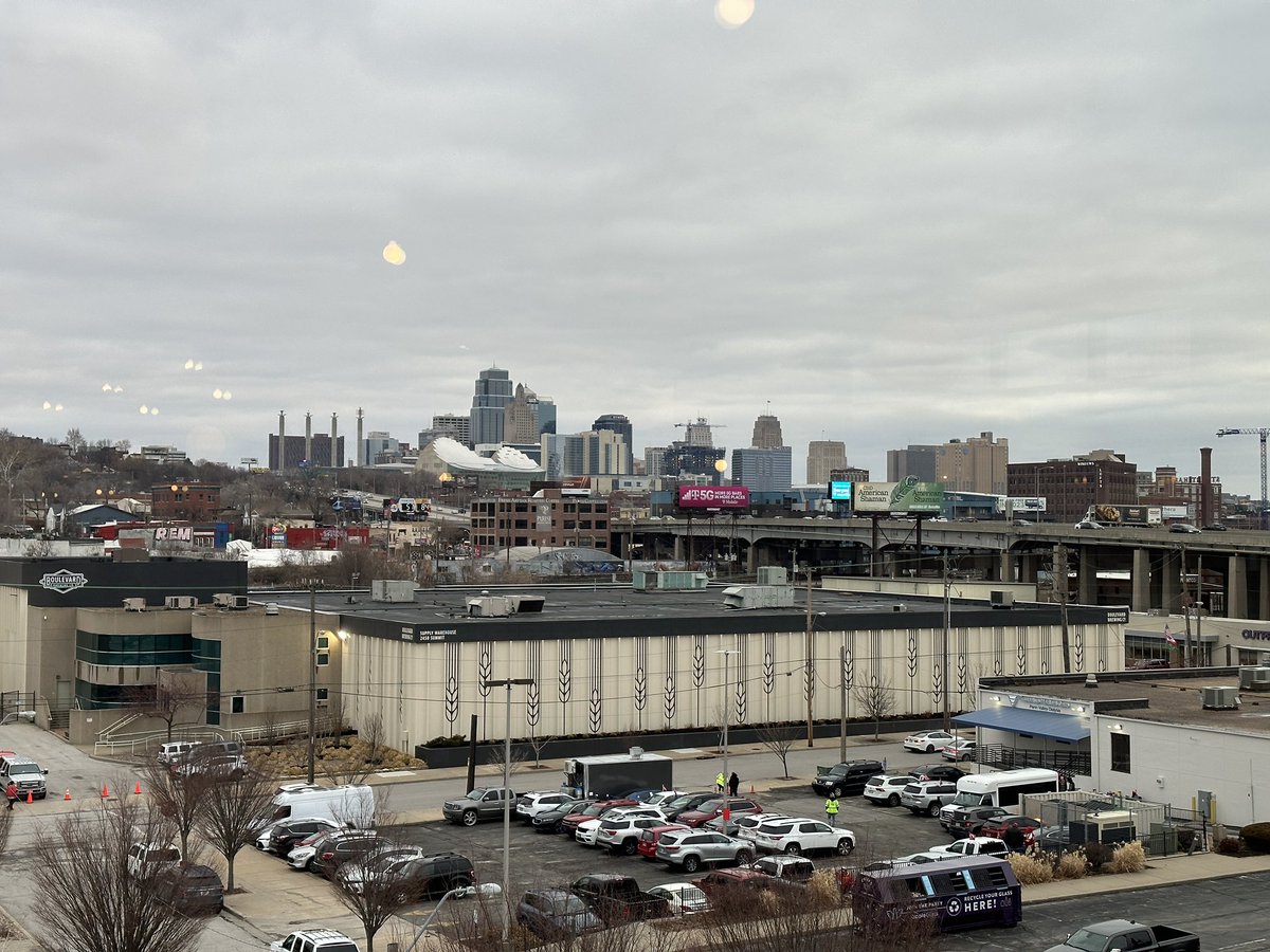 jabax3's tweet photo. Pre-game for the @Chiefs and @KansasCity ‘s ticker-tape day!  Why not start the day with a @Boulevard_Beer tank 7! https://t.co/sLBOj1cBN5