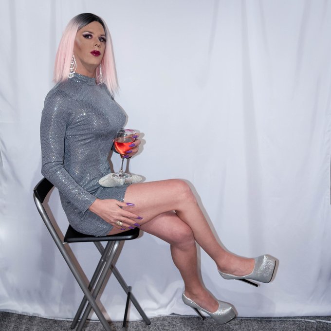 the only way is #glamour  .. who wants to be my valentine next year 😘 #FashionWeek  #makeuplover  #essex<a href="/tag/glamour"class="tags">#glamour</a><a href="/tag/genderfluid"class="tags"><span>#genderfluid</span></a><a href="/tag/fashionweek"class="tags"><span>#fashionweek</span></a><a href="/tag/essex"class="tags"><span>#essex</span></a><a href="/tag/makeuplover"class="tags"><span>#makeuplover</span></a>