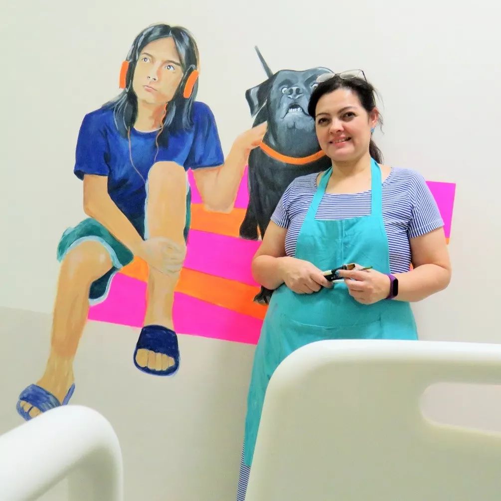 eldacecilia's tweet photo. Una foto de nuestro tiempo difícil, y una del mural que pinté en el Hospital Pediátrico Niños de Acosta Ñu, en Paraguay, como testimonio de mi sobreviviente, que ahora es un joven que me llena de orgullo #DiaInternacionalDelCancerInfantil https://t.co/PP5Eulaa86