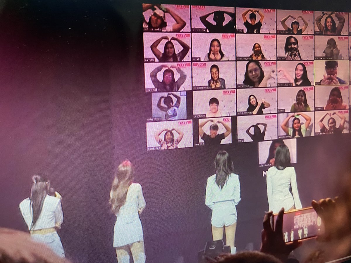 lunatala_'s tweet photo. MyCon PH | 2/12/23 | Smart Araneta Coliseum 

Destined to be with MAMAMOO 💚🤍
•Moonbyul• Solar• Wheein• Hwasa•

Shot puno! 
Jusko pooo!
Masaya po ba? Masaya po ba?!
Uliiit 
Mamamoo tuloy-tuloy.

#MAMAMOO #MAMAMOOinPH #MAMAMOOinMNL #MyConPH #MyConinMNL https://t.co/Y1oWWTNnxn