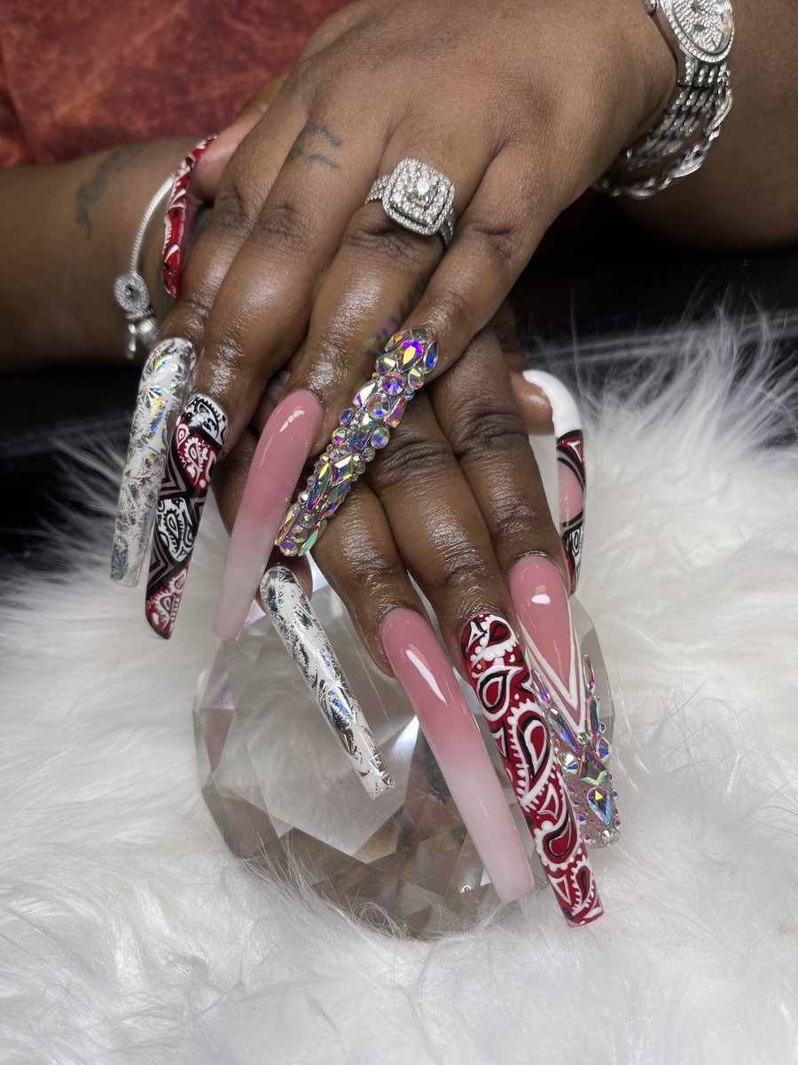 RealMochahantas's tweet photo. My birthday nails so fire #extendonails #longnails #blackhistorymonth #AquariusSeason https://t.co/wdLZhbB4lK