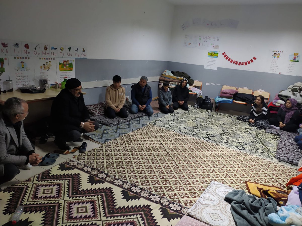 Genel Müdürümüz Mehmet Nezir Gül, depremin etkilediği Gaziantep'te, Şehitkamil ilçesindeki okullarımızda barınan vatandaşlarımızı ziyaret etti