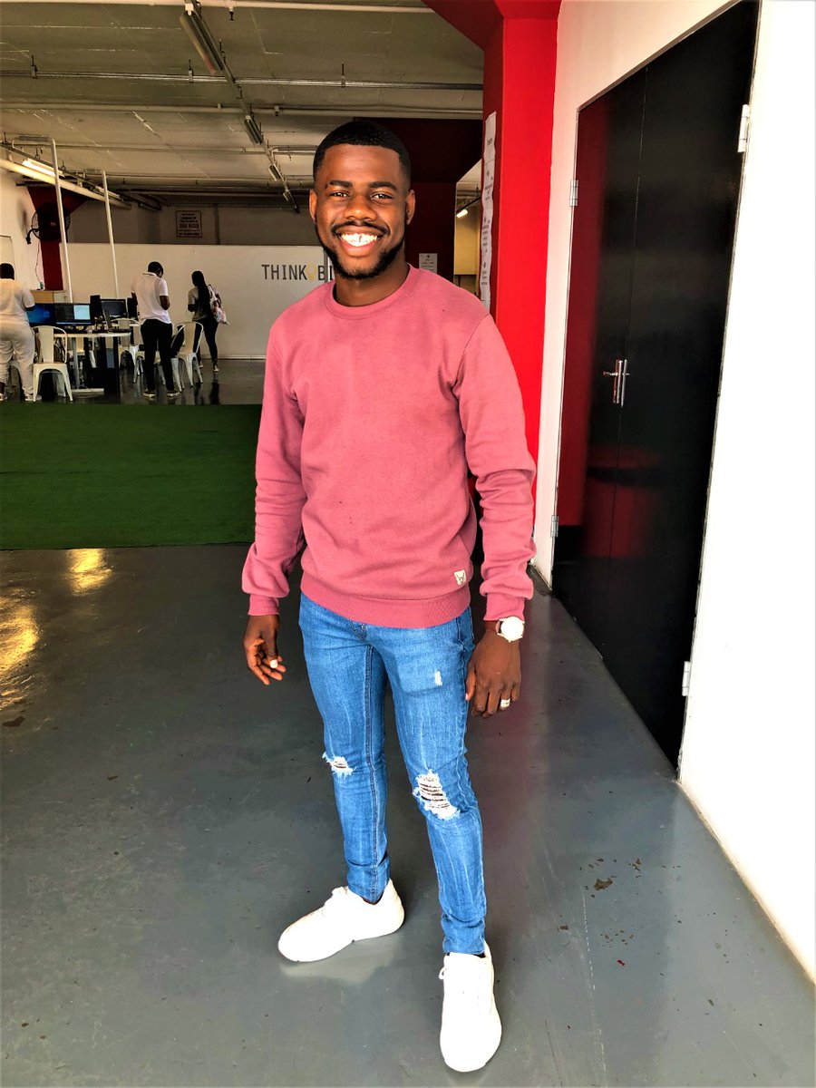 MikeMongali's tweet photo. Ready to take on the day in style! 💪 Loving this maroon sweater, denim jeans, and white sneakers combo. Perfect for running errands or grabbing coffee with friends. #fashionable #stylishlook https://t.co/u5n6Iaebqf