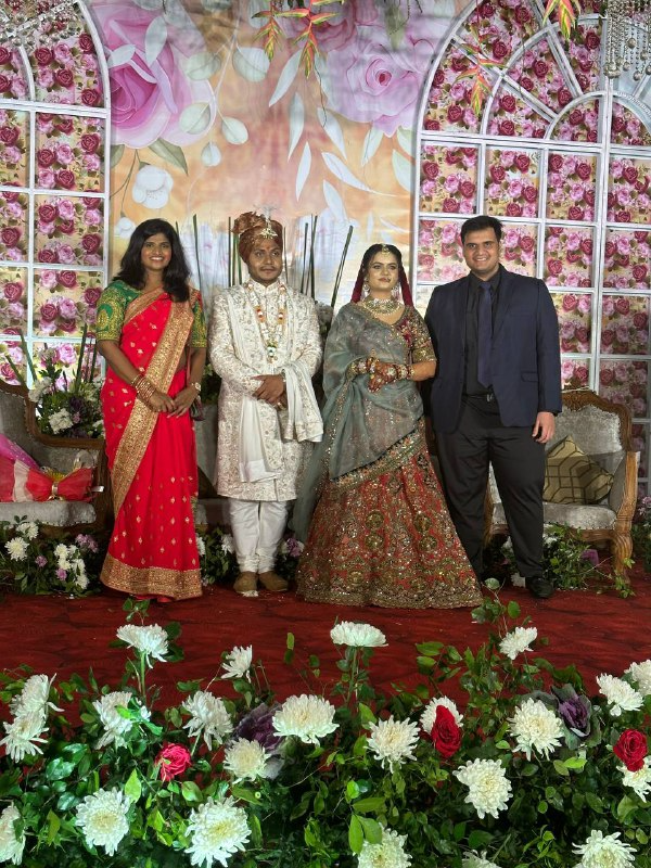 AdityaTodmal's tweet photo. Congratulations to the newly wed couple! ❤️

Few pictures from Subhasish Pani and Anjali's wedding with their family. 😀

Very well planned event.

#subhanjali https://t.co/GPbAjukWxV