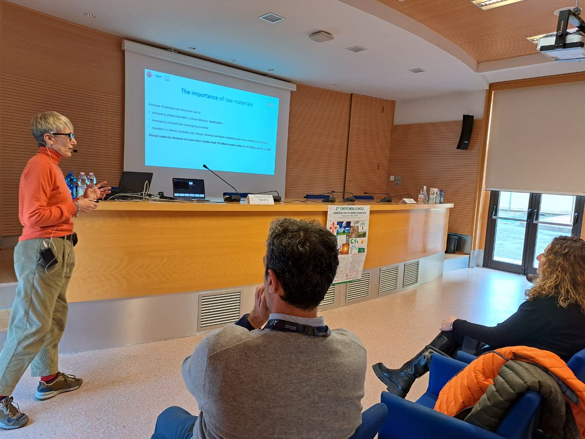 Let's dive into critical raw materials with the second speaker of the day, Prof. Eliana Quartarone from University of Pavia. 

<a href="/EmecUnipv/">Eliana Quartarone</a> 
<a href="/unipv/">Università di Pavia</a> 

#Enerchemschool #Enerchem #ECSchool2022 #chemistry #renewableenergies