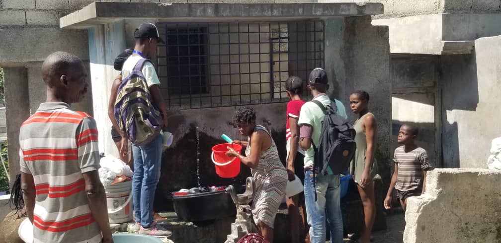 La chloration des #points d'eau dans les quartiers réculés sont également au coeur du travail de sensibilisation contre le choléra <a href="/ORRAH10/">ORRAH-HAITI</a> en partenariat avec <a href="/UNICEFHaiti/">UNICEF Haiti</a> .