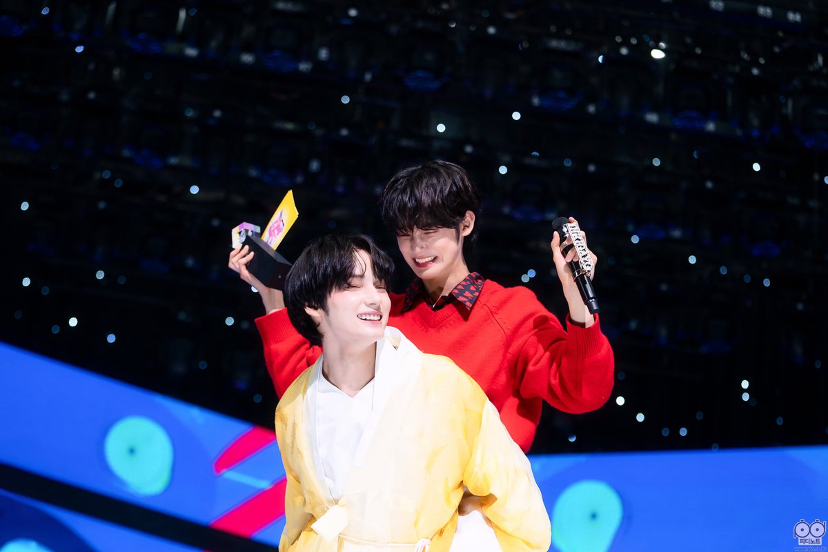 txt__hin's tweet photo. 【TXT weverse 日本語訳】コメント
🐿テヒョン 230215 18:46

👤︰わぁ……わぁ……おしまいだ

🐿︰幸せそうだね https://t.co/1A6Cht5nsU