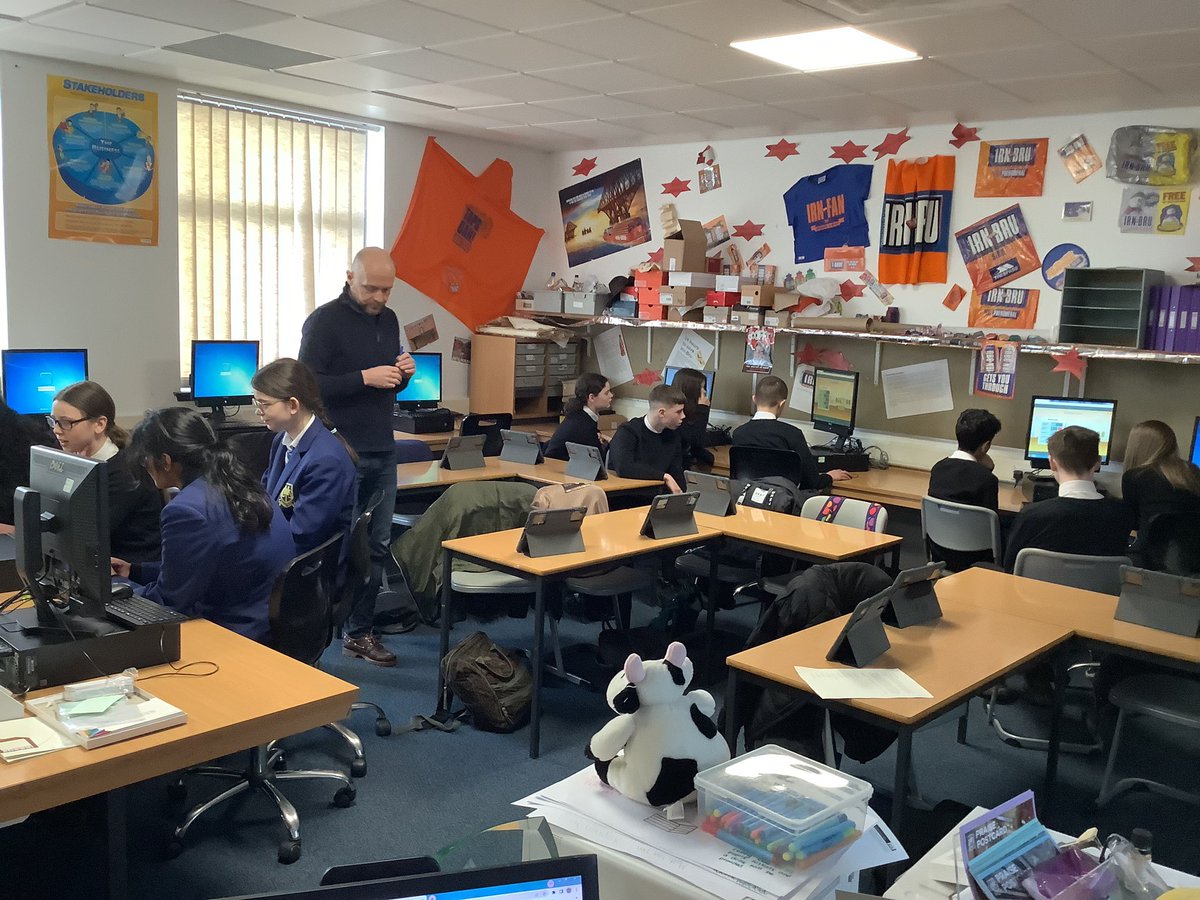 S3 Business pupils are now starting their practice Prince’s Trust Enterprise Challenge with the help of business mentor Steve Makin @PrincesTrust @S3LHSYT @LHSTechnologies @DYW_ForthValley