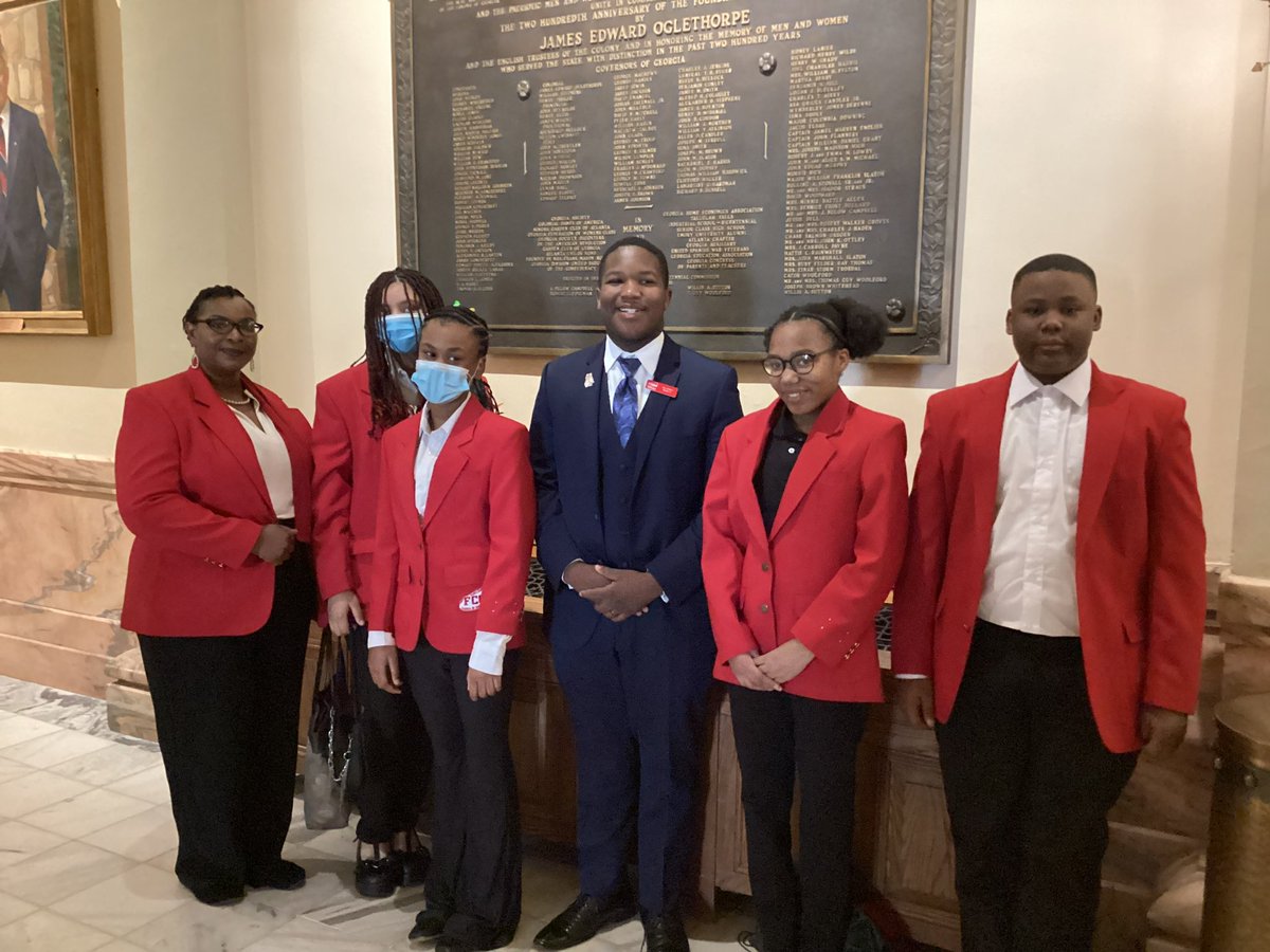 HopeHopkinsFACS's tweet photo. Paul D. West Middle School students taking part in the FCCLA Day at the State Capital. What an exciting day! @pauldwestfccla @NationalFCCLA @GeorgiaFCCLA @prin_pauldwest @ChefWilborn https://t.co/gxCu9TYzIE